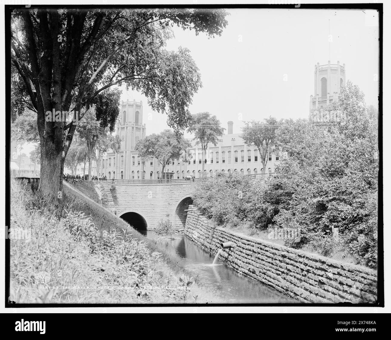 Armory buildings Black and White Stock Photos & Images - Alamy