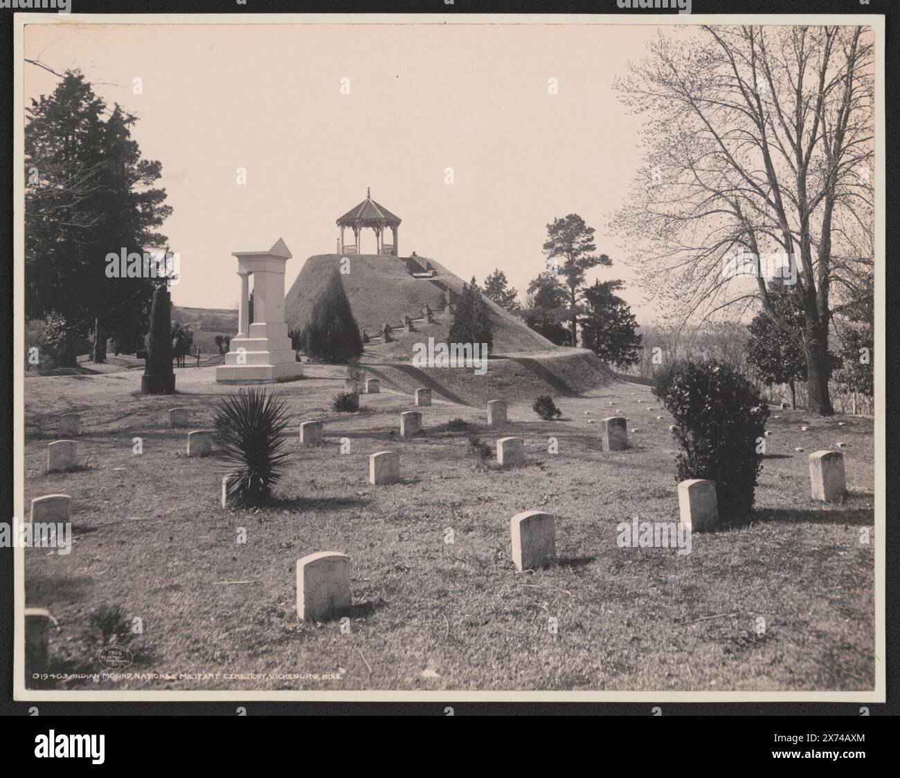 Indian mound, National Military Cemetery, Vicksburg, Miss., Title from item., No. 019403., Corresponding negative processed as LC-D4-19403., Forms part of: Detroit Publishing Company collection (Library of Congress)., Exhibited as a digital copy in: 'Not an Ostrich: And Other Images from America's Library' at the Annenberg Space for Photography, 2018; Detroit Publishing Co. section., Annenberg batch 15. Indians of North America, Spiritual life, Mississippi, Vicksburg, 1900-1910. , Mounds (Burials), Mississippi, Vicksburg, 1900-1910. , Cemeteries, Mississippi, Vicksburg, 1900-1910. , United Sta Stock Photo