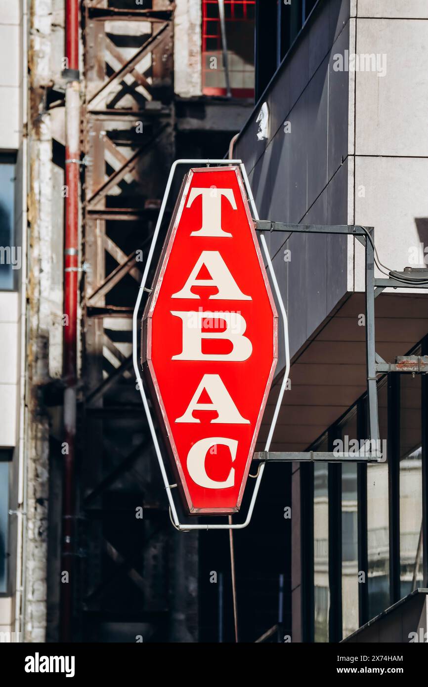 Tobacco shop paris hi-res stock photography and images