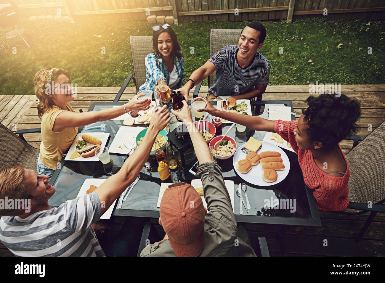Lunch break friends outside food hi-res stock photography and images ...