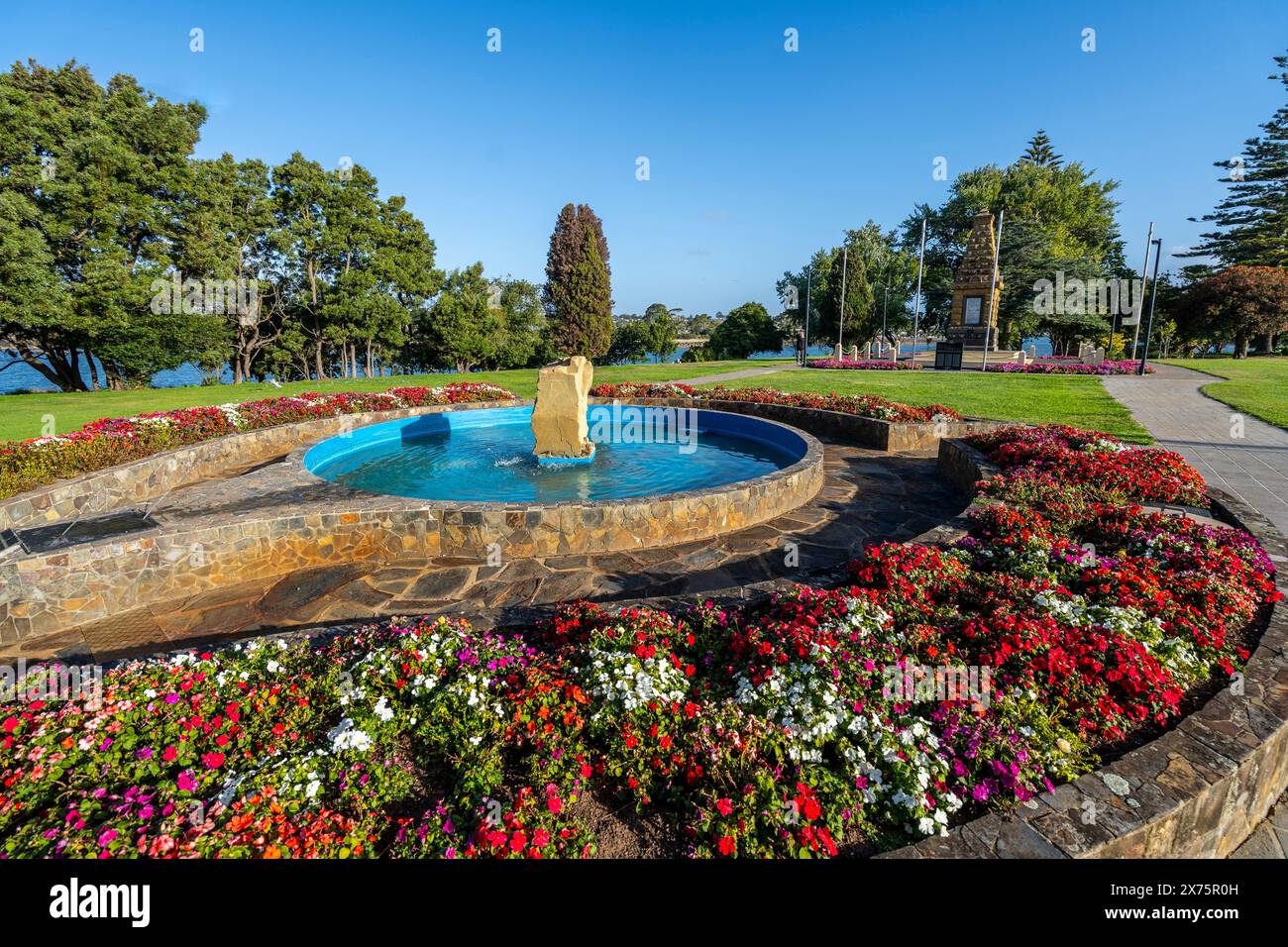 Victoria Parade cenotaph and memorial fountain, Devonport, Tasmania