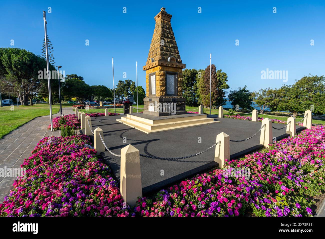 Victoria Parade cenotaph and memorial fountain, Devonport, Tasmania