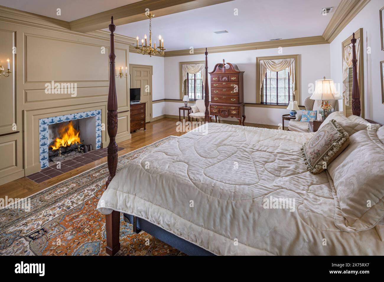 Large elegant American colonial bedroom, Pennsylvania USA Stock Photo