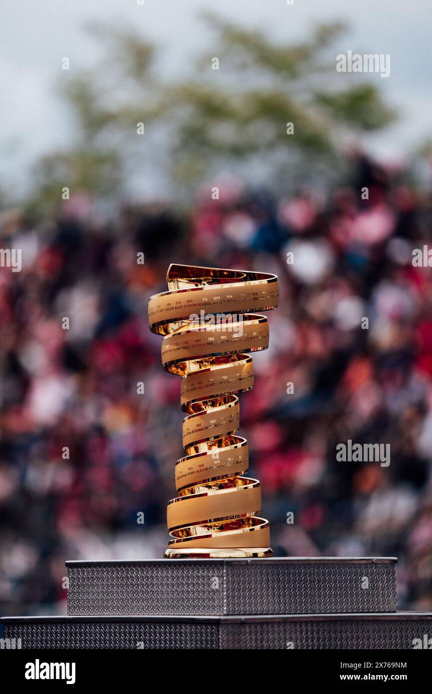 Italy. 05th May, 2024. Picture by Zac Williams/SWpix.com - 05/05/2024 - Cycling - 107th Giro d'Italia 2024 - Stage 2 - San Francesco al Campo - Santuario di Oropa ( Biella ) - The Trofeo Senza Fine. Credit: SWpix/Alamy Live News Stock Photo