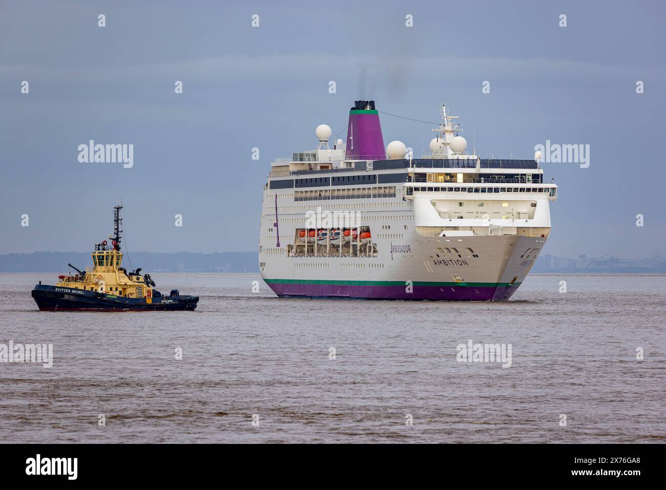 An overcast early morning off Battery Point with the cruise ship ...