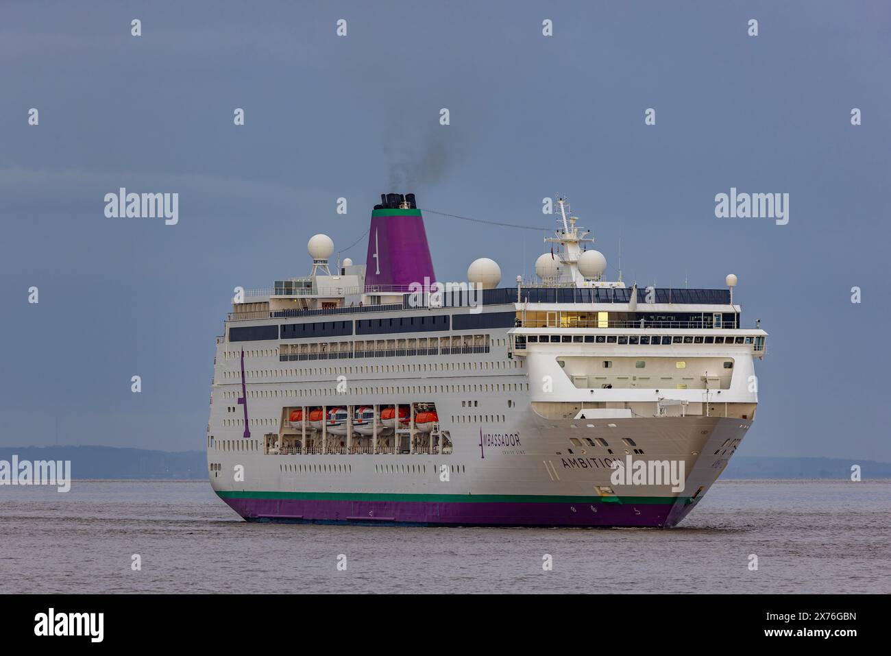 An overcast early morning off Battery Point with the cruise ship ...