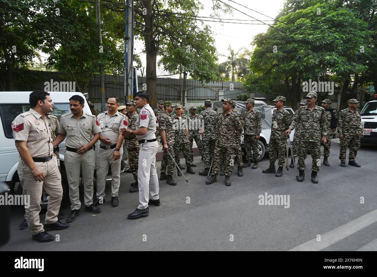 NEW DELHI, INDIA - MAY 17: Delhi Police outside Delhi Chief Minister Arvind Kejriwal residence to investigate alleged assault case on May 17, 2024 in New Delhi, India. A team of Delhi Police accompanied by forensic experts visited Chief Minister Arvind Kejriwal residence here Friday and collected evidence in connection with the alleged assault on party MP Swati Maliwal there, officials said. Maliwal was also taken to the CM's house to recreate the crime scene and the sequence of event. (Photo by Sanchit Khanna/Hindustan Times/Sipa USA) Stock Photo