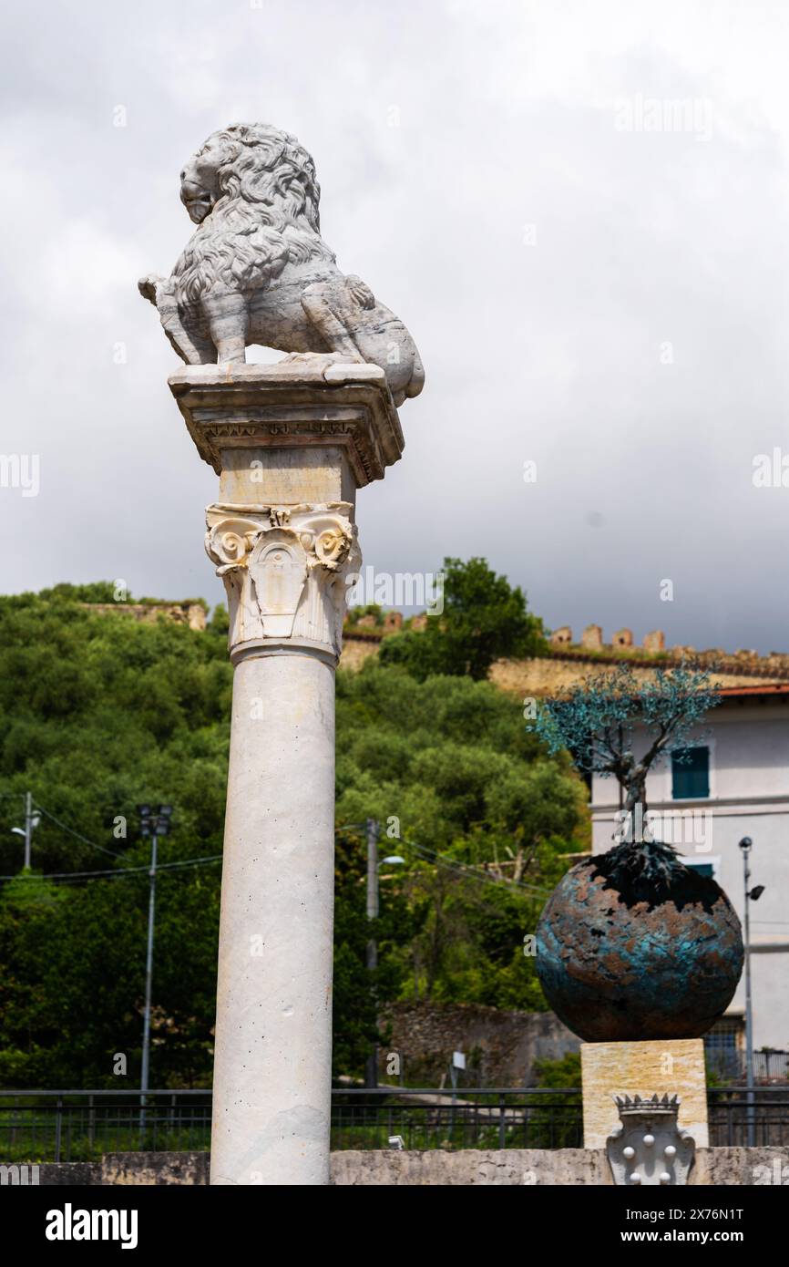 Decorative column base hi-res stock photography and images - Alamy
