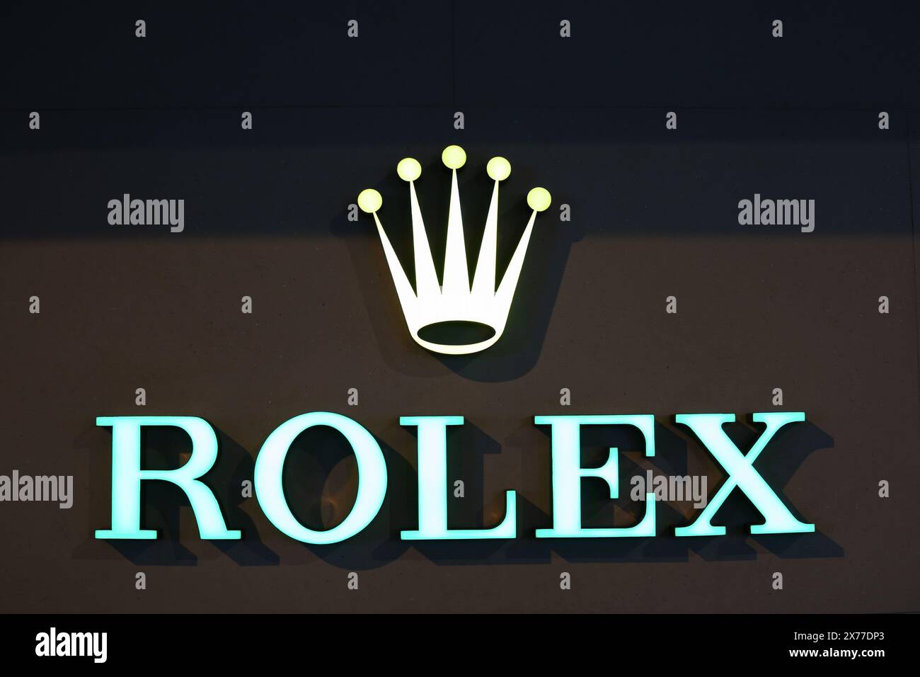 Rolex emblem hi-res stock photography and images - Alamy