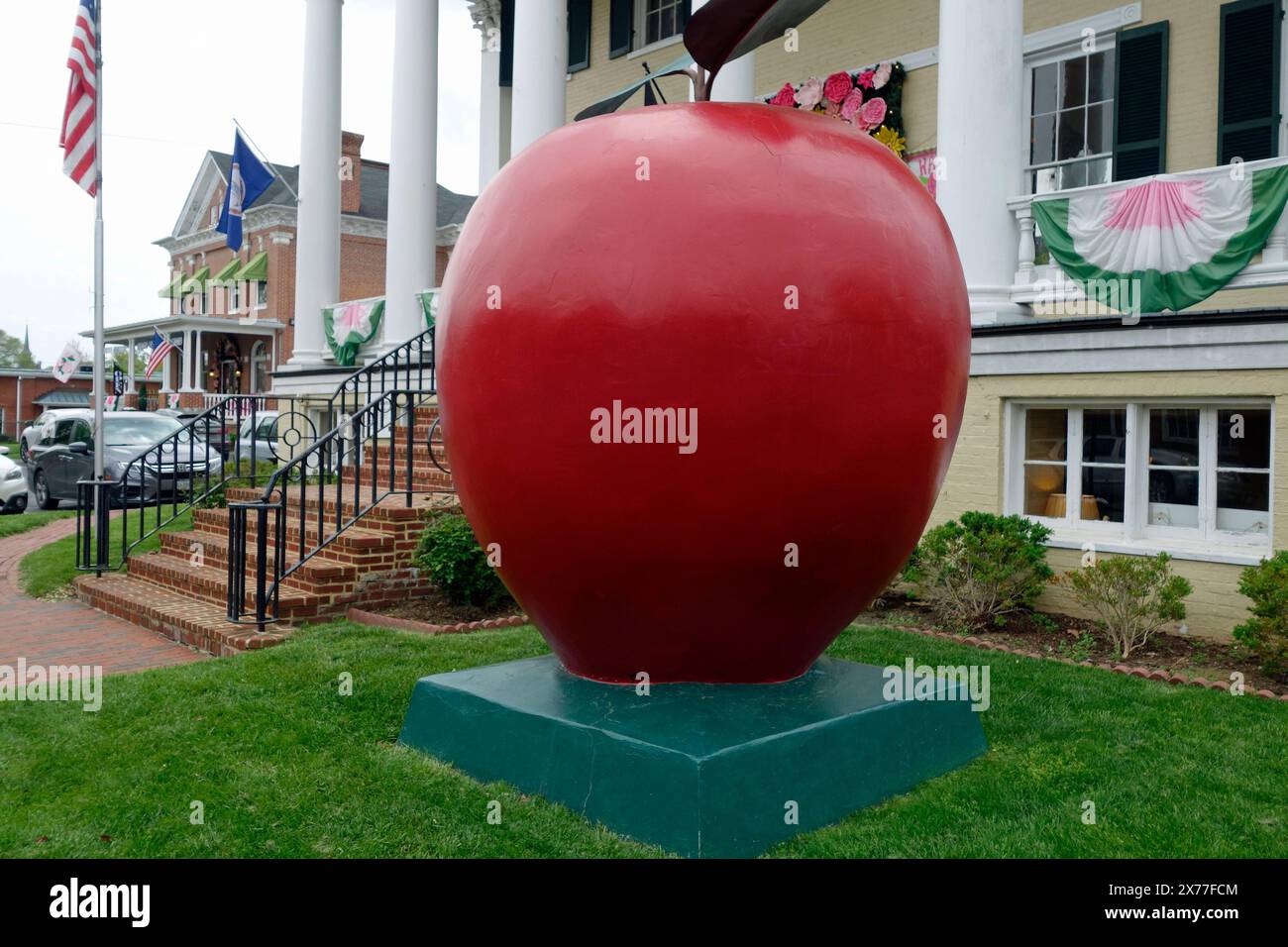 The worlds biggest apple hires stock photography and images Alamy