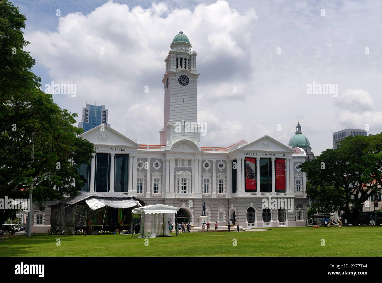 The Victoria Theatre, clock tower and statue of Sir Stamford Raffles, Singapore, Asia Stock Photo