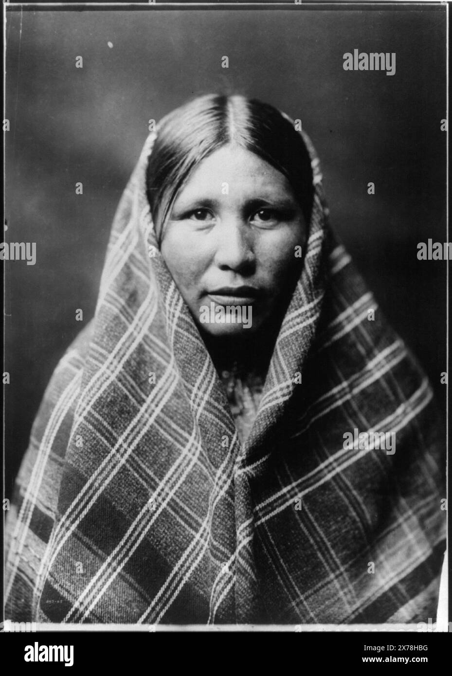 Nespilim woman, Curtis no. 273-05., LC no. 65., Forms part of: Edward S. Curtis Collection ., Published in: The North American Indian / Edward S. Curtis. [Seattle, Wash.] : Edward S. Curtis, 1907-30, Suppl. v. 7, pl. 245., WSUNA. Indians of North America, Women, 1900-1910. , Nespelim Indians, Women, 1900-1910. Stock Photo