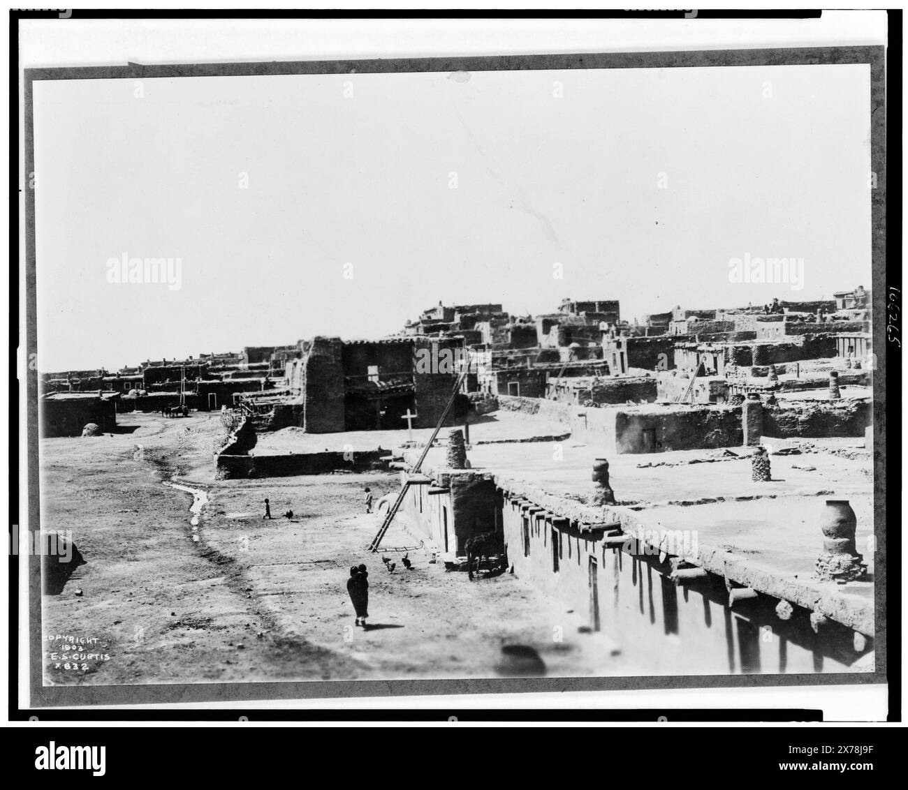 Zuni Pueblo, New Mexico, Edward S. Curtis Collection., Curtis no. 832., Published in: The North American Indian / Edward S. Curtis. [Seattle, Wash.] : Edward S. Curtis, 1907-30 suppl., v. 17, p. 84.. Indians of North America, New Mexico, Structures, 1920-1930. , Zuni Indians, Structures, 1920-1930. , Pueblos, New Mexico, 1920-1930. Stock Photo