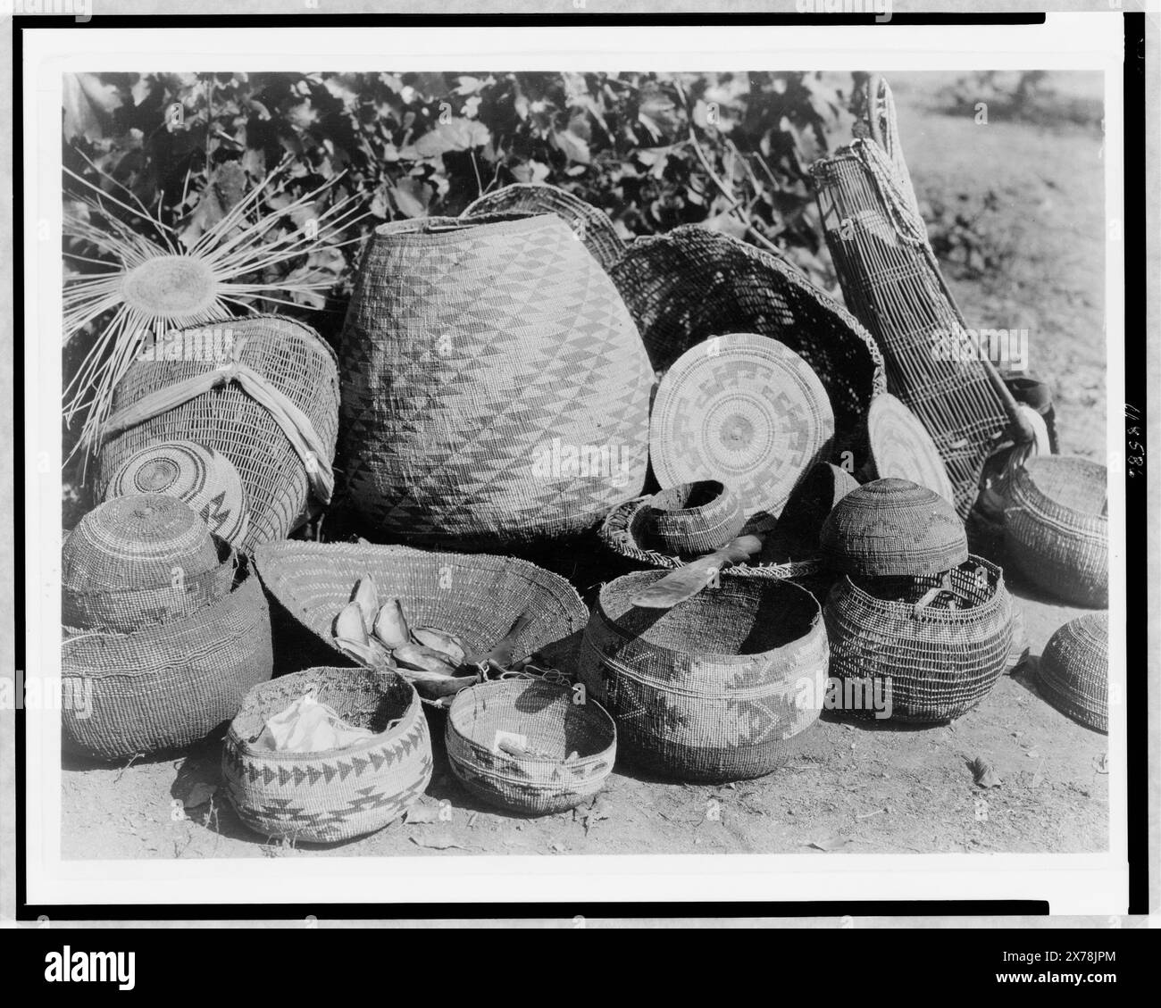 Karok baskets, Edward S. Curtis Collection ., Curtis no. 3881., Published in: The North American Indian / Edward S. Curtis. [Seattle, Wash.] : Edward S. Curtis, 1907-30, Suppl. v. 13, pl. 438.. Indians of North America, Arts & crafts, 1920-1930. , Karok Indians, Arts & crafts, 1920-1930. , Baskets, 1920-1930. Stock Photo