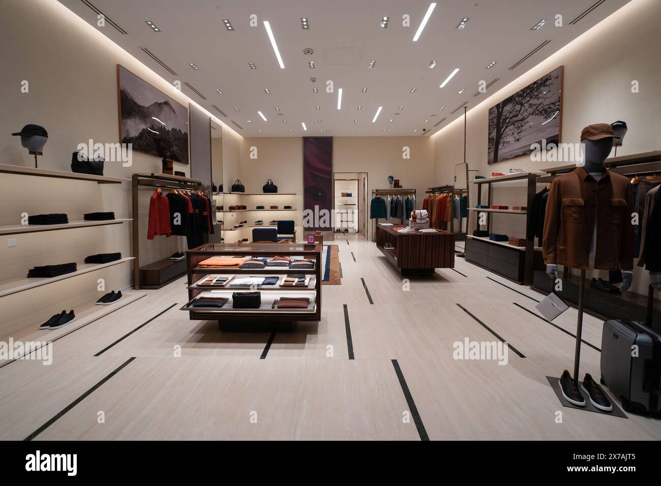 Ermenegildo zegna boutique hi res stock photography and images Page 2 Alamy