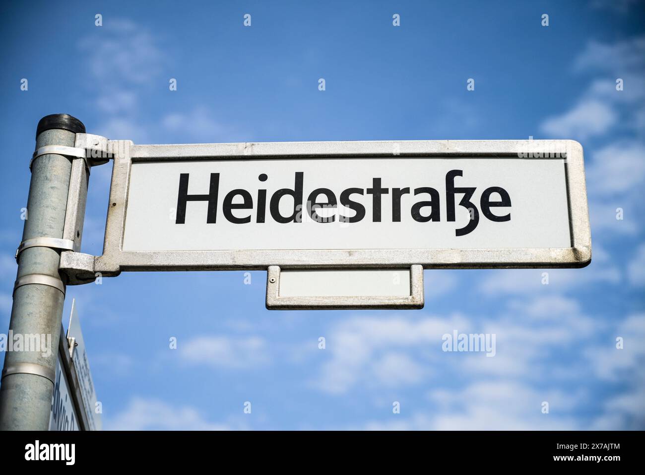 Straßenschild Heidestraße, Europacity, Moabit, Mitte, Berlin, Deutschland *** Street sign Heidestraße, Europacity, Moabit, Mitte, Berlin, Germany Stock Photo