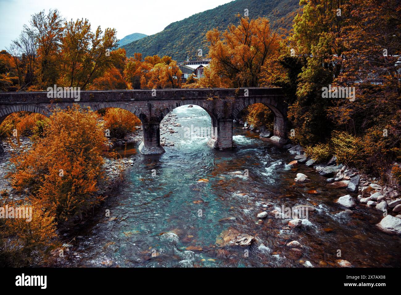 High arch bridge over river hi-res stock photography and images - Alamy