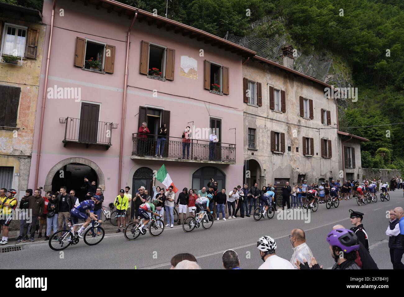 The pack rides at the stage 15 of the Giro d'Italia from Manerba del ...