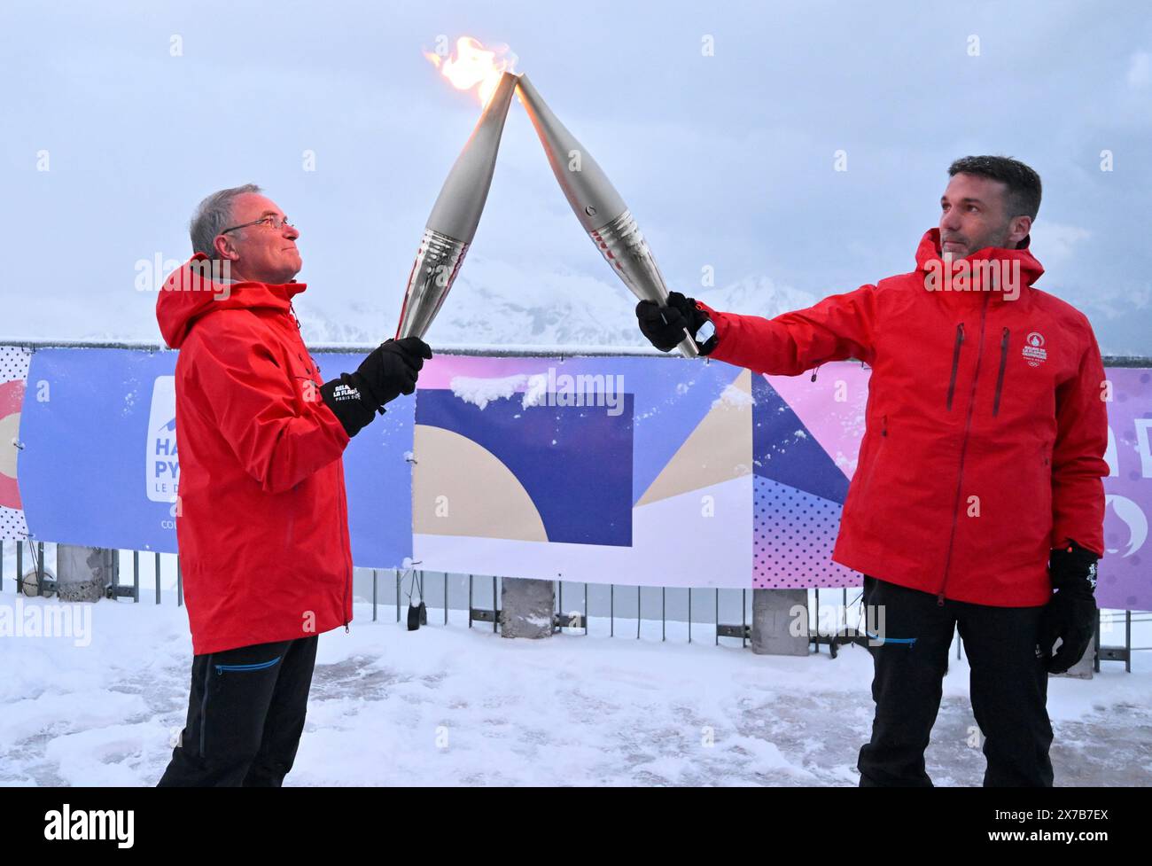 Relais de la flamme olympique 2024 hires stock photography and images