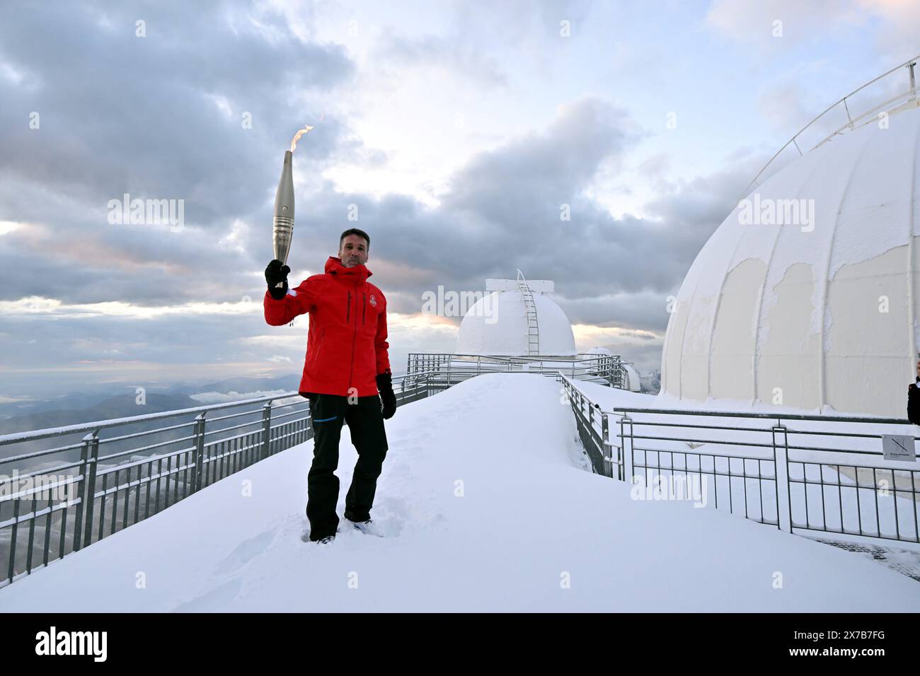 Relais de la flamme olympique 2024 hires stock photography and images Alamy