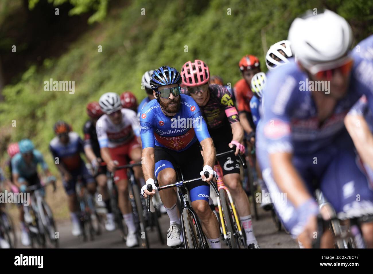 The pack rides during the stage 15 of the Giro d'Italia from Manerba ...