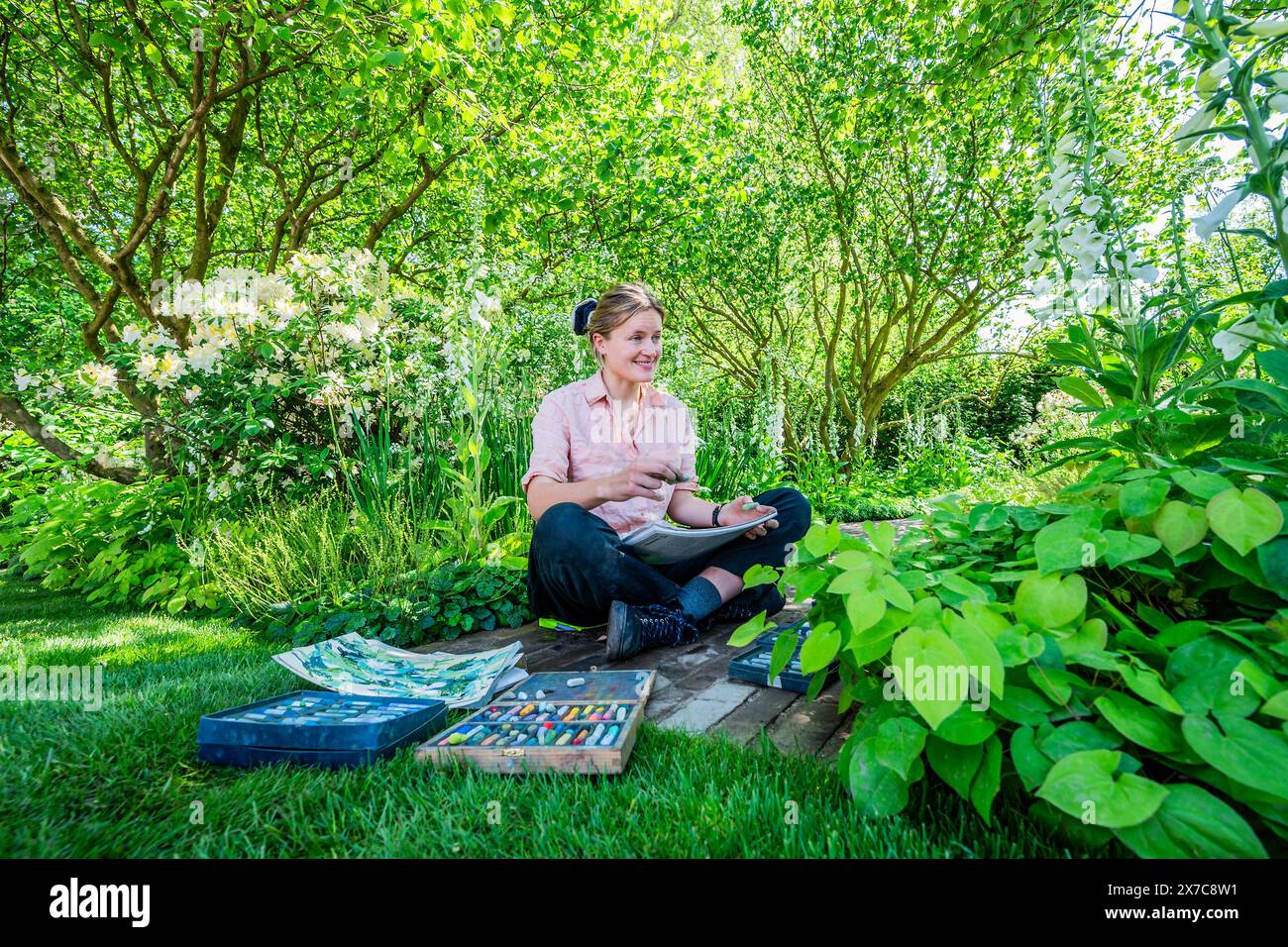 Stuart Medhurst Rhs London, UK. 19th May, 2024. Tyga Helme, artist for the charity will ...