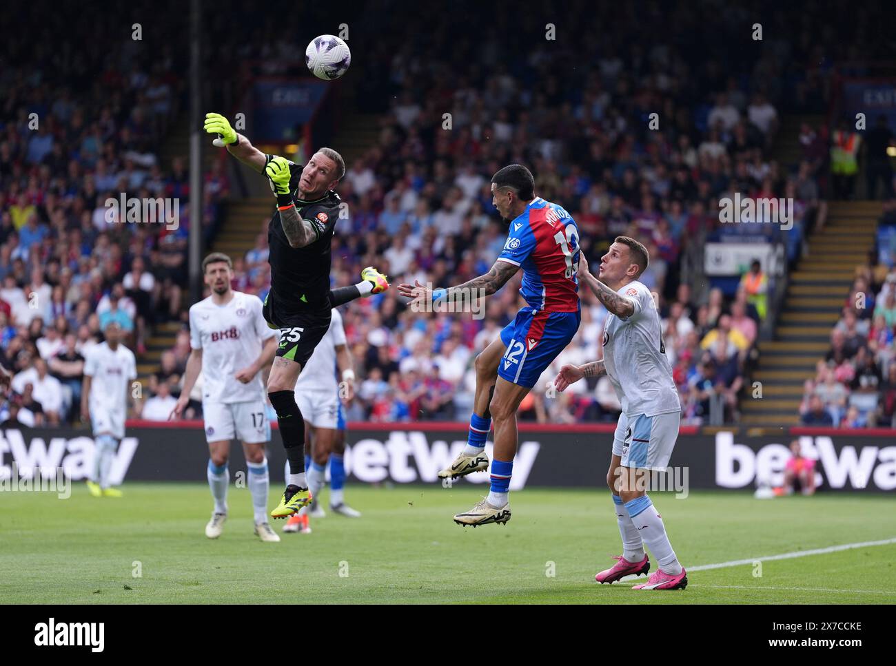 Crystal Palace’s Daniel Munoz attempts a header on goal during the Premier League match at Selhurst Park, London. Picture date: Sunday May 19, 2024. Stock Photo