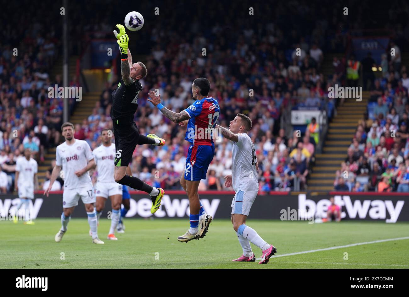 Crystal Palace’s Daniel Munoz attempts a header on goal during the Premier League match at Selhurst Park, London. Picture date: Sunday May 19, 2024. Stock Photo
