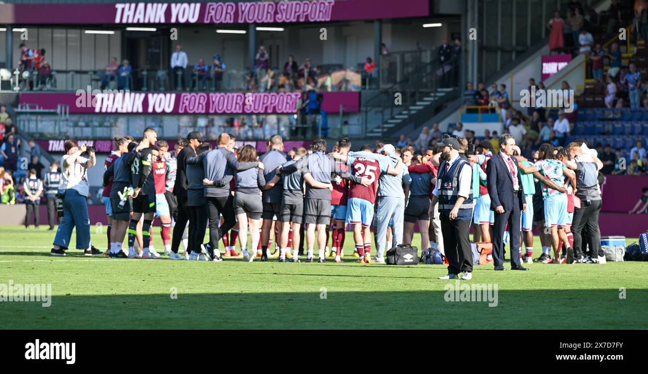 Turf Moor, Burnley, Lancashire, UK. 19th May, 2024. Premier League Football, Burnley versus Nottingham Forest; The Burnley team and coaching staff form a circle after the final whistle Credit: Action Plus Sports/Alamy Live News Stock Photo