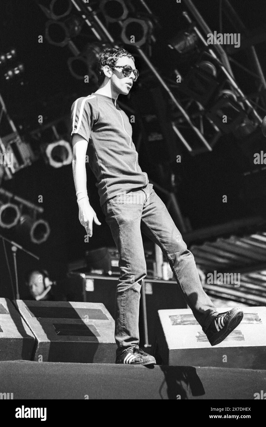 Shead Singer RICK WITTER, SHED SEVEN, GLASTONBURY 95: Rick Witter singer of Shed ...