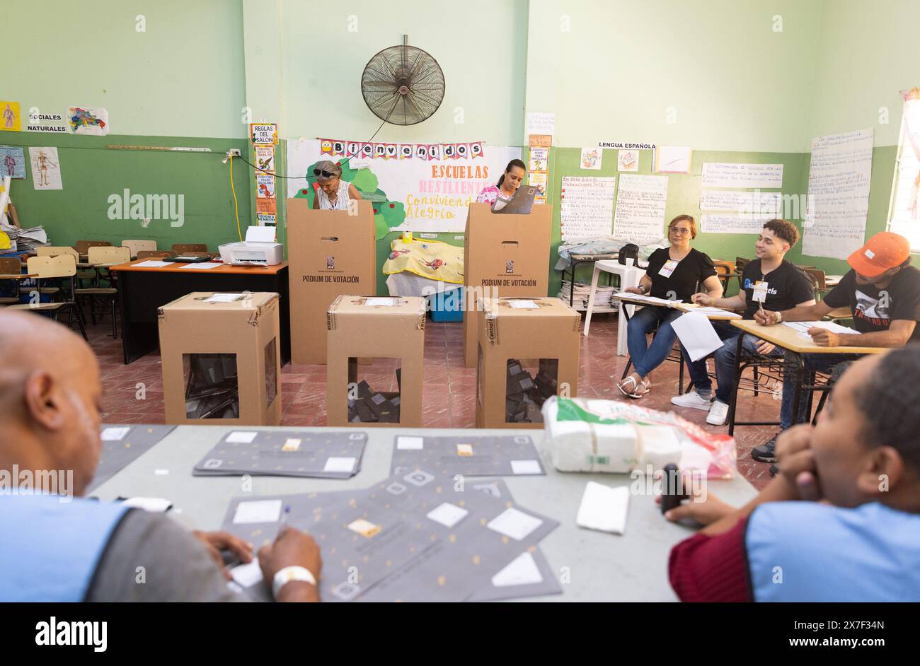 Santo Domingo, Dominican Republic. 19th May, 2024. People vote at a polling station during the presidential election in Santo Domingo, the Dominican Republic, May 19, 2024. Incumbent President of the Dominican Republic Luis Abinader declared victory late Sunday in the presidential race after preliminary results were released. Credit: Li Mengxin/Xinhua/Alamy Live News Stock Photo