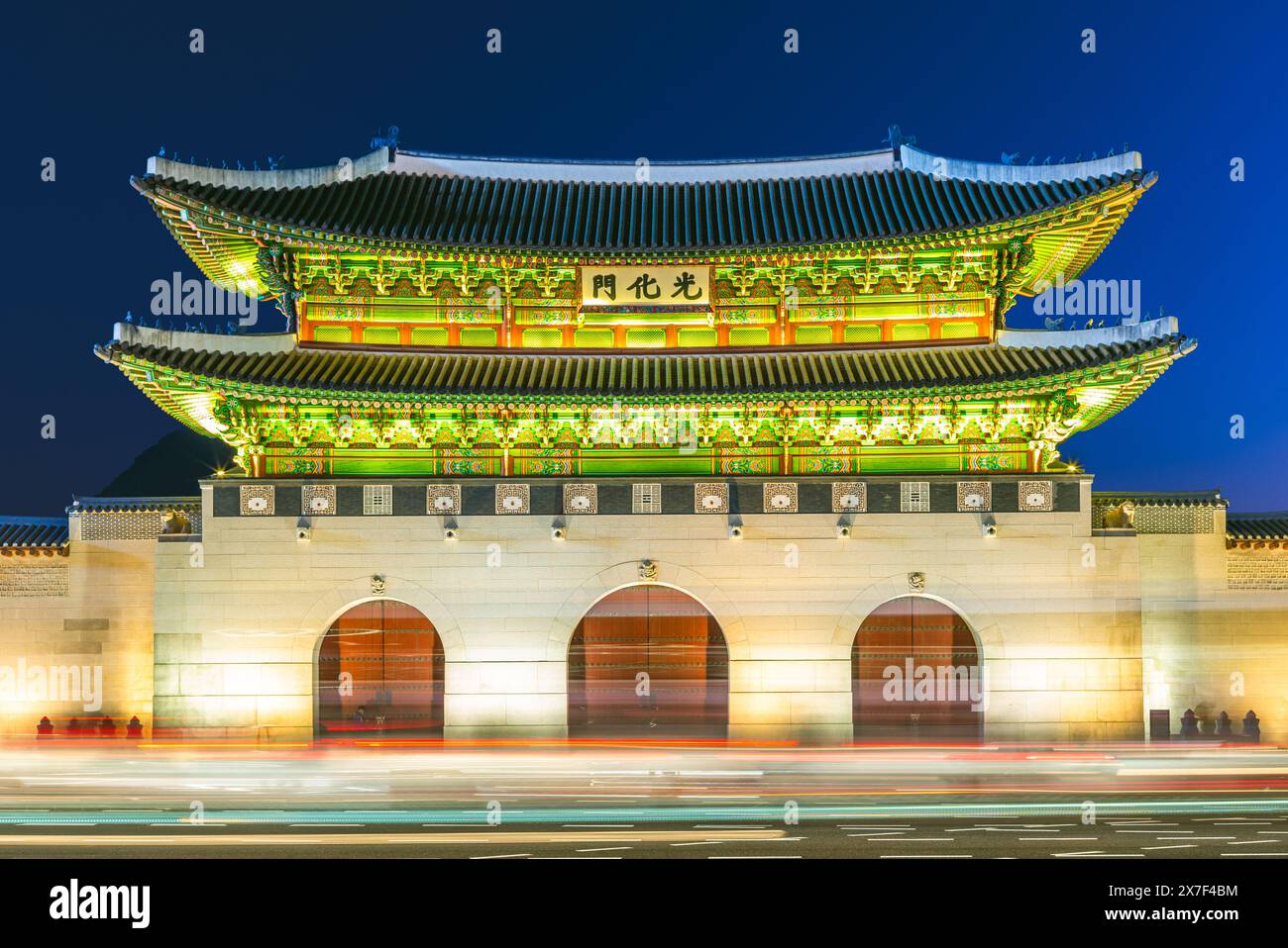 Gwanghwamun, main gate of Gyeongbokgung Palace in Seoul, South Korea. Translation: Gwanghwamun Stock Photo