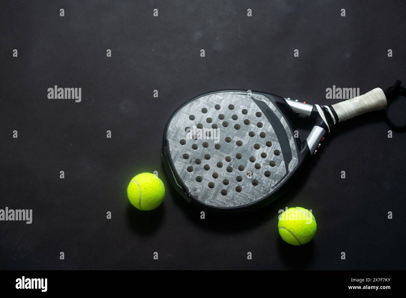 Black padel tennis silhouette hi-res stock photography and images - Alamy