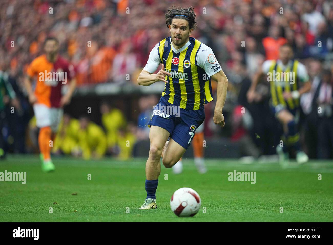 Rams Park, Istanbul, Turkey. 19th May, 2024. Ferdi Kadioglu (Fenerbahce) controls the ball during a Turkish Super Lig - Day 37 game, Galatasaray vs Fenerbahce, at Rams Park, Istanbul, Turkey. Kim Price/CSM/Alamy Live News Stock Photo