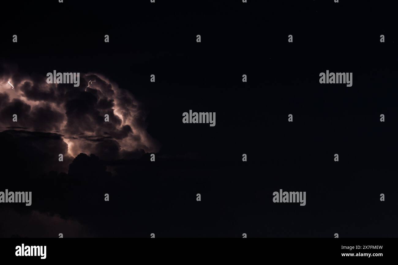 Photography of lightning in the dark night sky Stock Photo - Alamy