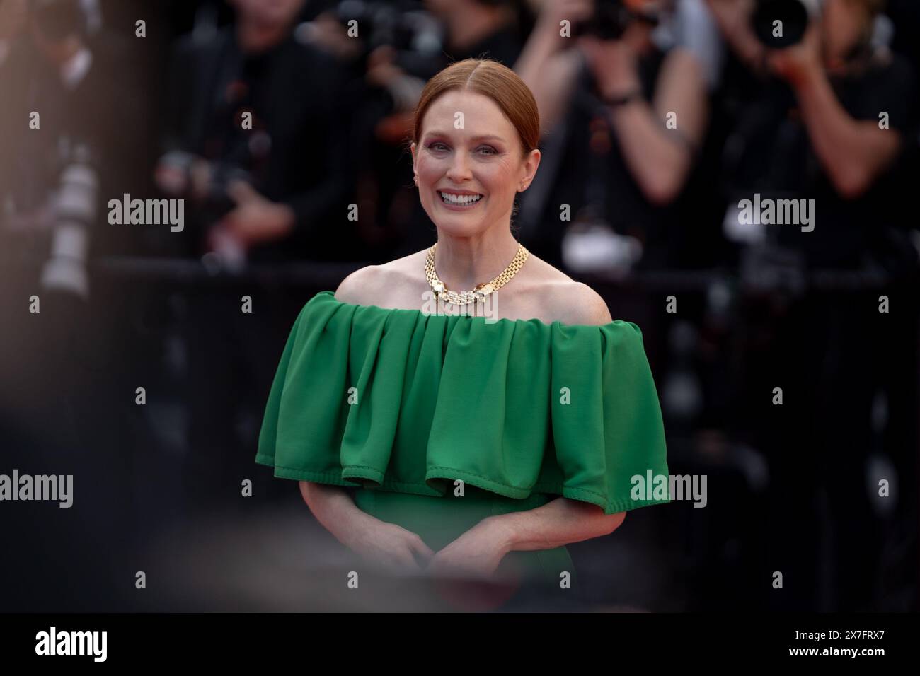 Cannes, France. 19th May, 2024. Julianne Moore is attending the ''Horizon: An American Saga'' Red Carpet at the 77th annual Cannes Film Festival at Palais des Festivals in Cannes, France, on May 19, 2024 (Photo by Luca Carlino/NurPhoto).0 Credit: NurPhoto SRL/Alamy Live News Stock Photo