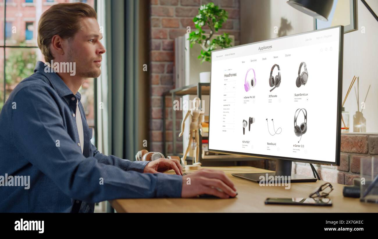 Shoping Computer Using Photo Over desk hi hi-res stock photography and images - Alamy