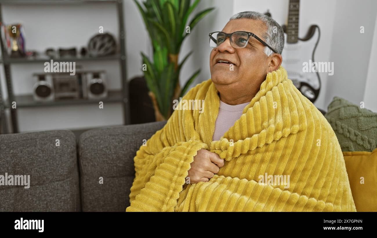 Elderly man in glasses smiles hi-res stock photography and images - Alamy