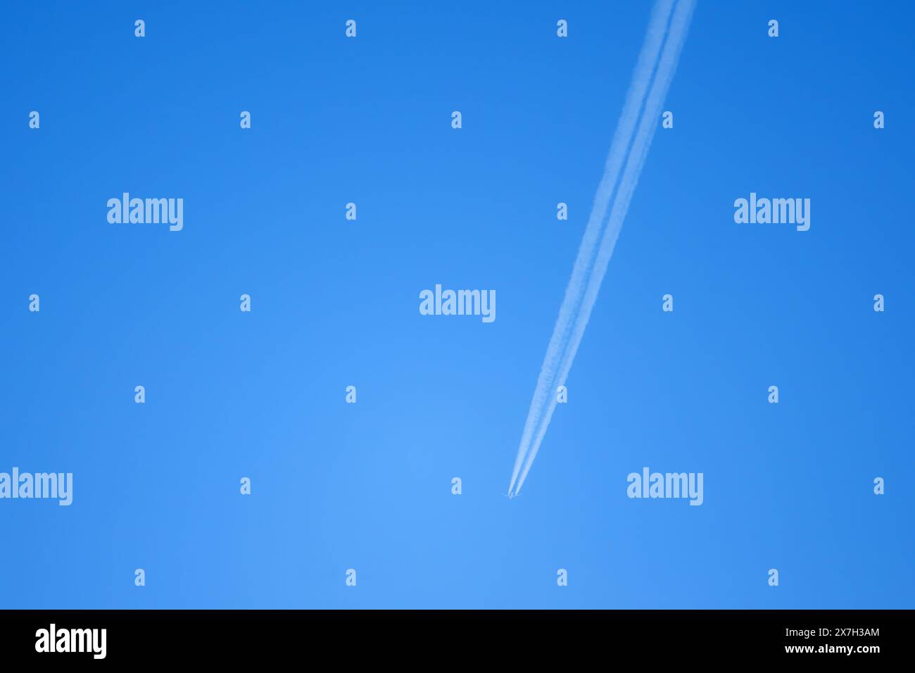 Minimalist blue hi-res stock photography and images - Alamy
