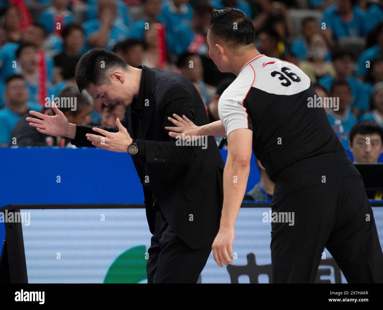 Urumqi, China's Xinjiang Uygur Autonomous Region. 20th May, 2024. Yang Ming (L), head coach of Liaoning Flying Leopards, reacts during the play-off final third leg match between Xinjiang Flying Tigers and Liaoning Flying Leopards at the 2023-2024 season of the Chinese Basketball Association (CBA) league in Urumqi, northwest China's Xinjiang Uygur Autonomous Region, May 20, 2024. Credit: Luo Yuan/Xinhua/Alamy Live News Stock Photo