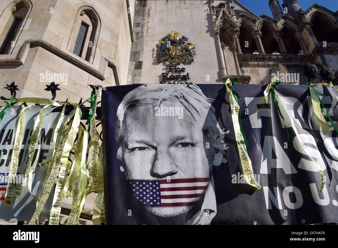 London, UK. 20th May 2024. Supporters gather outside the High Court as Julian Assange wins the right to appeal his extradition the US. Credit: Vuk Valcic/Alamy Live News Stock Photo