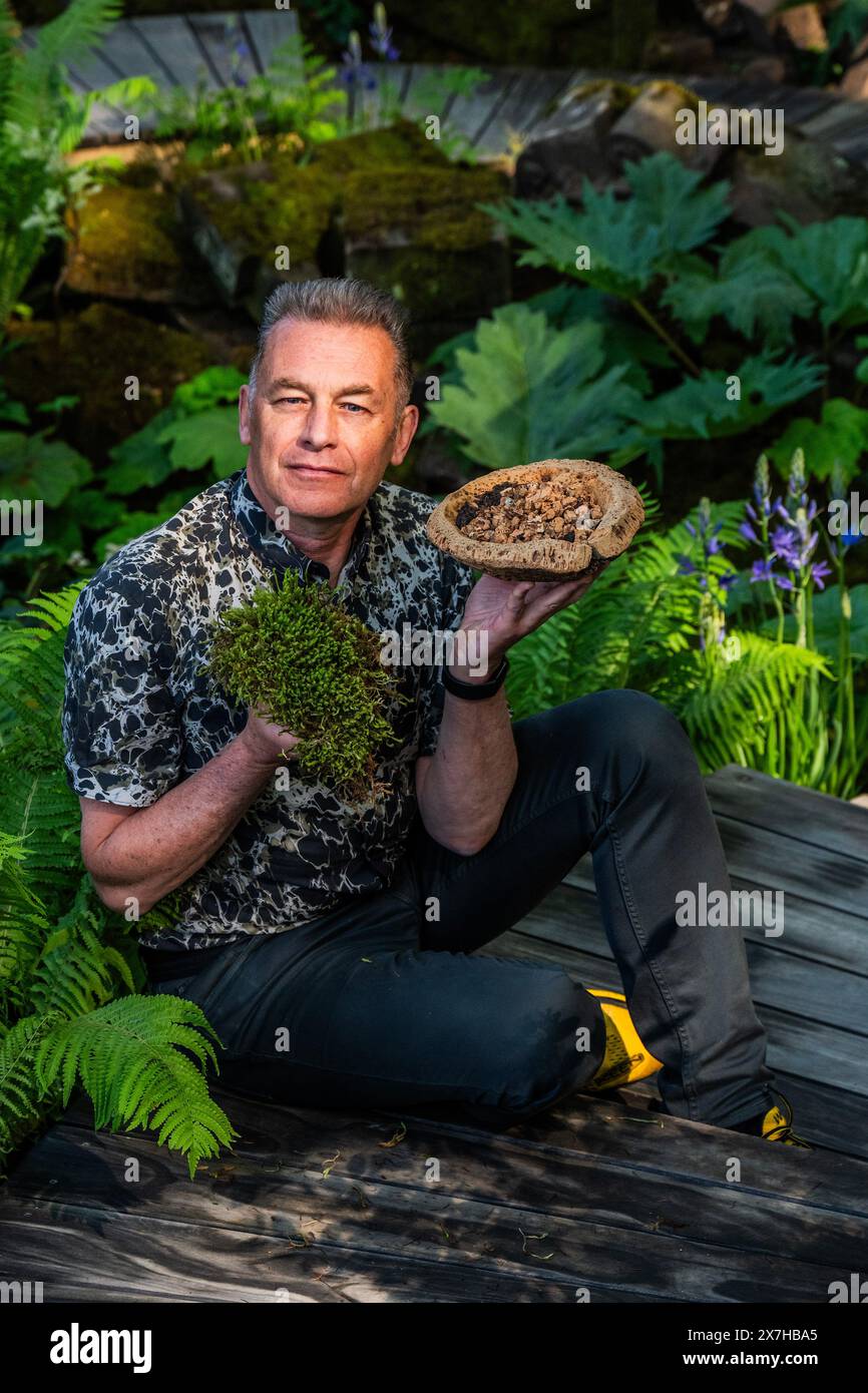 London, UK. 20th May, 2024. Chris Packham visits the National Autistic Society Garden, Show Garden Designed by Sophie Parmenter and Dido Milne - The RHS Chelsea Flower Show 2024. It runs from 20-25 May. Credit: Guy Bell/Alamy Live News Stock Photo