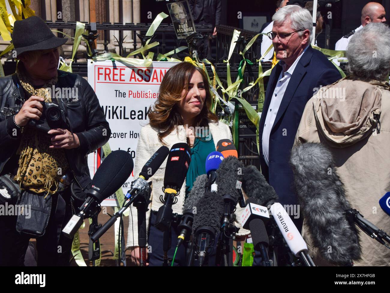 London, UK. 20th May 2024. STELLA ASSANGE speaks to the media outside the High Court as Julian Assange wins the right to appeal his extradition to the US. Credit: Vuk Valcic/Alamy Live News Stock Photo
