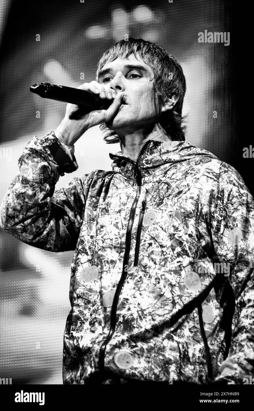 Stone Roses Singer Ian brown the stone roses Black and White Stock Photos & Images - Alamy