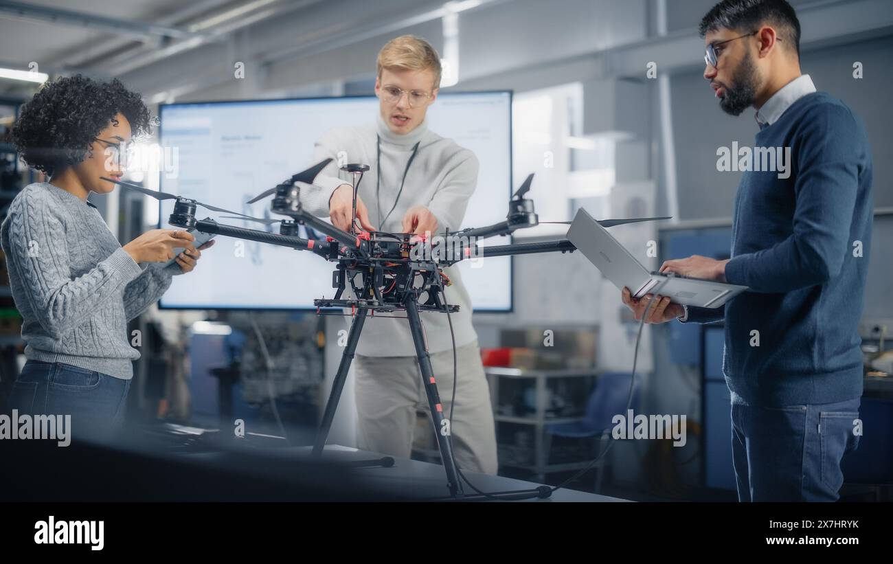 Black male flight mechanic hi-res stock photography and images - Alamy
