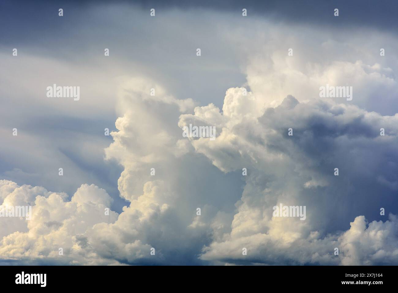 Cumulus rain clouds hi-res stock photography and images - Alamy