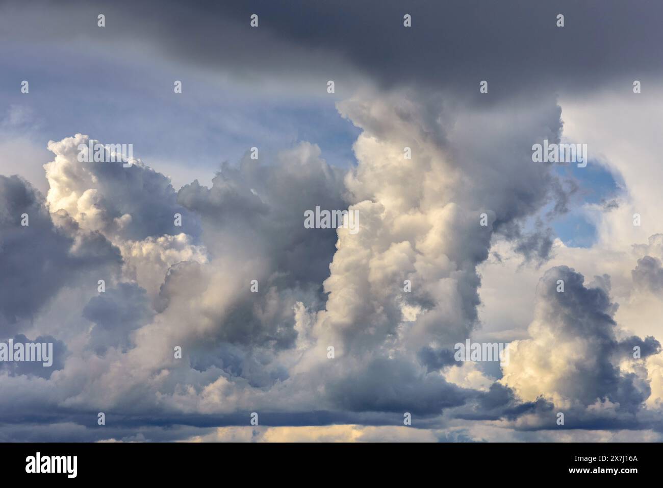 Cumulonimbus clouds hi-res stock photography and images - Alamy