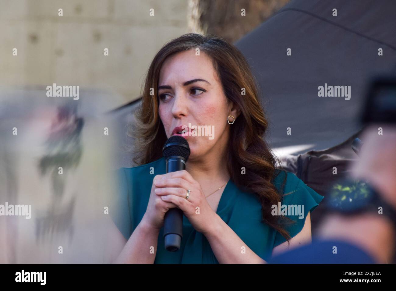 London, UK. 20th May 2024. Stella Assange speaks to the crowd outside the High Court as Julian Assange wins the right to appeal his extradition to the US. Credit: Vuk Valcic/Alamy Live News Stock Photo