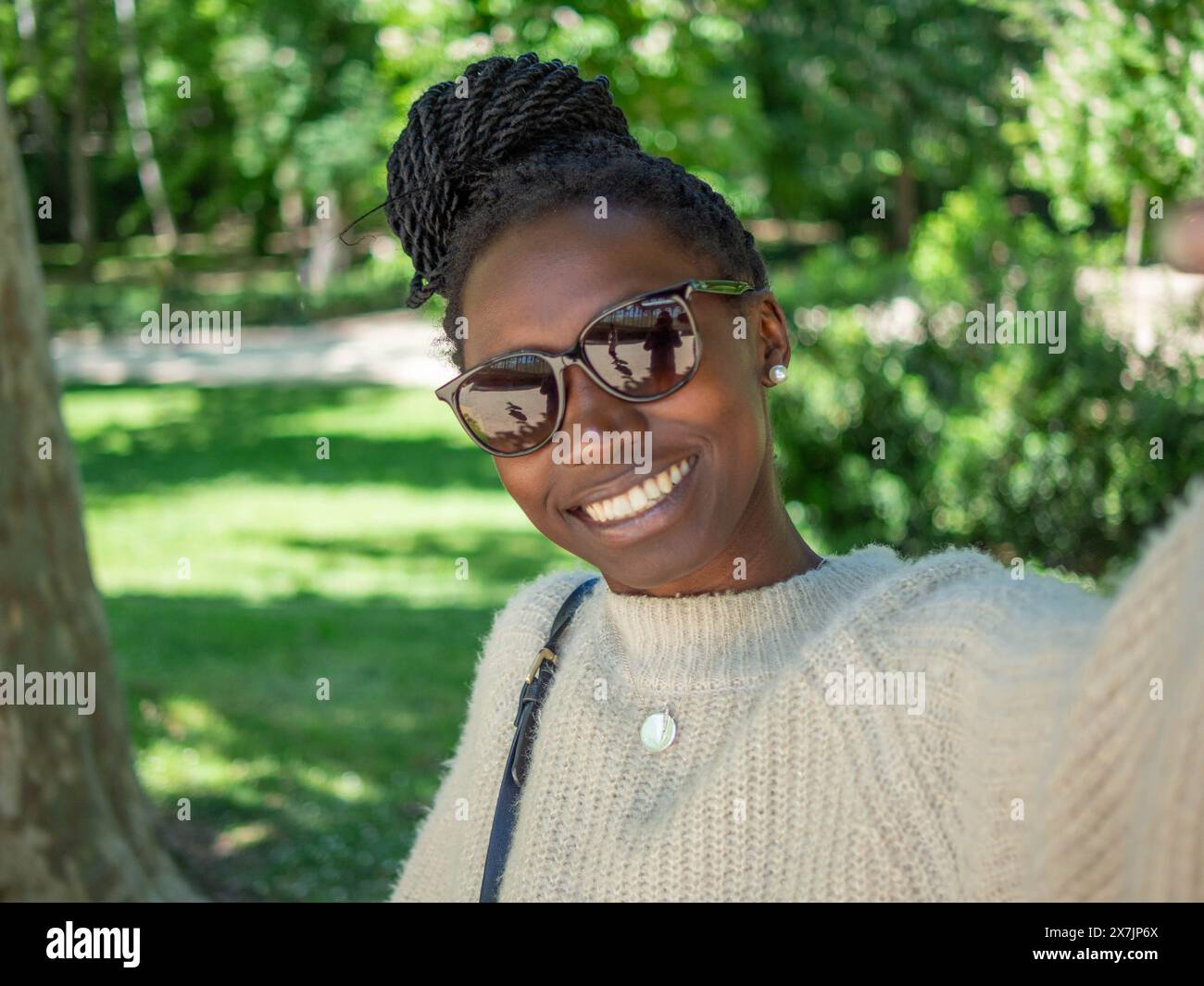 Grass selfie hi-res stock photography and images - Alamy, image size:1300x1065