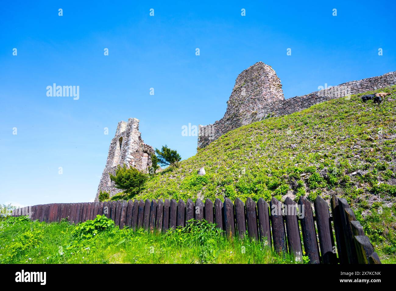 Ancient stone castle ruins stand hi-res stock photography and images ...